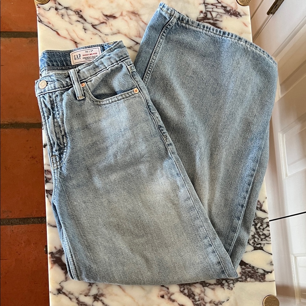 GAP women’s wide leg baggy mid rise Light Blue Jeans SZ 25. SO Soft!